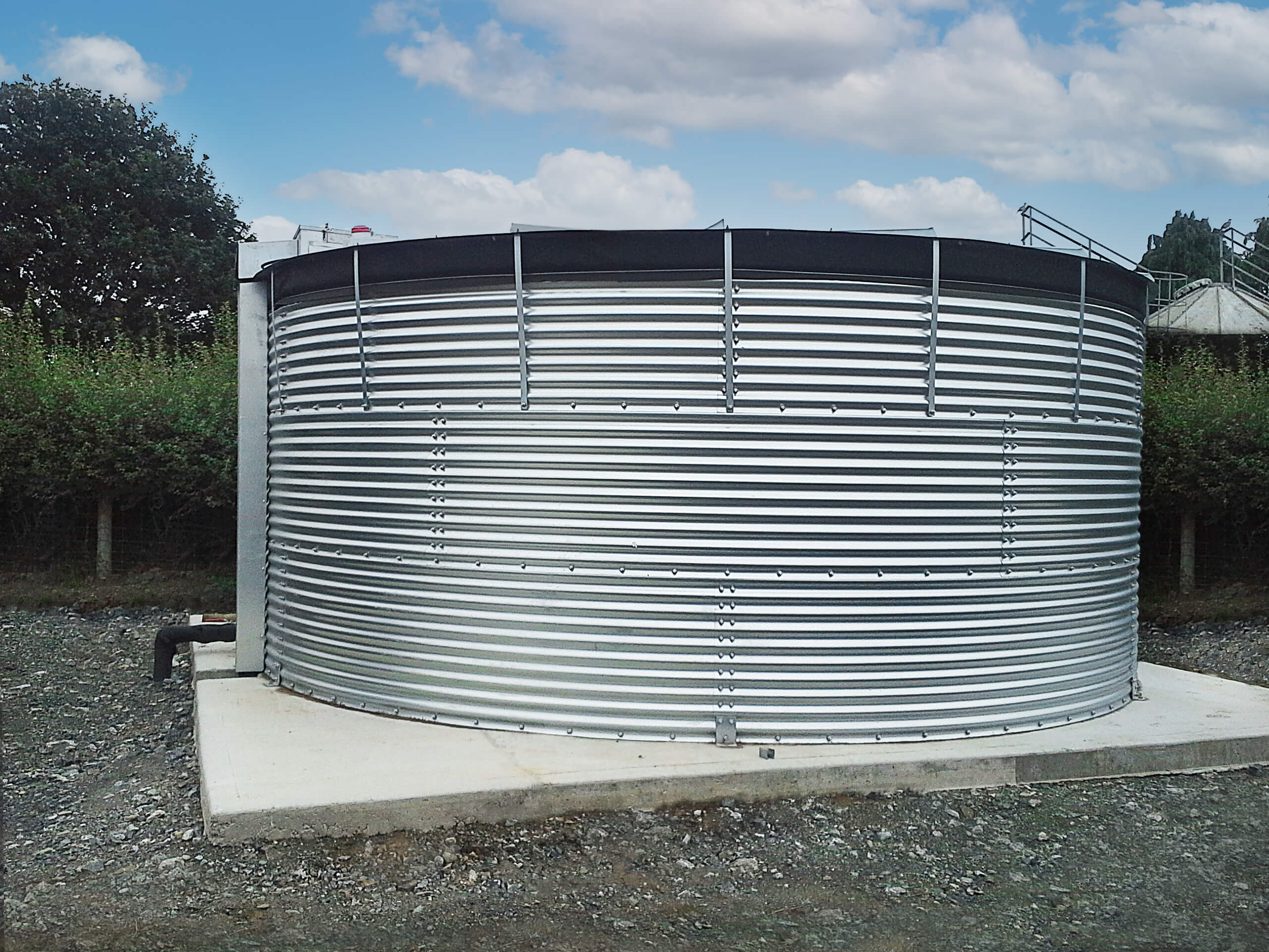 Image of a steel water tank from the side